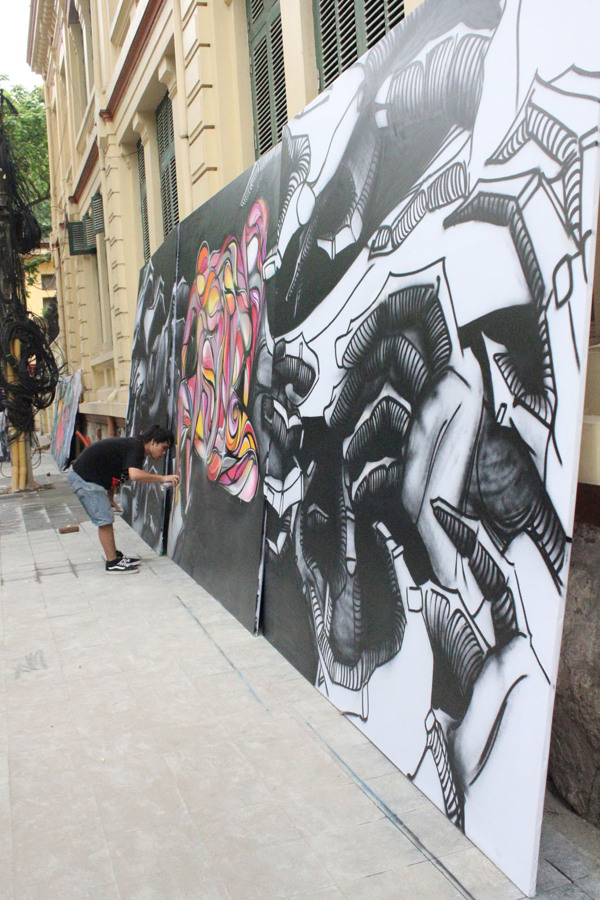 RGB.vn_Trọng Chít đang hoàn thành tác phẩm tại MTV EXIT