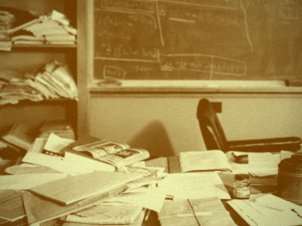 RGB_vn_kienthuc_EinsteinDesk572x429-425x319