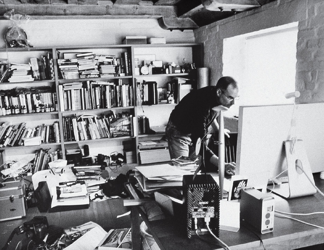 rgb_vn_designer_vietnam_apple_think_diffrent_04