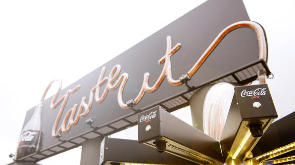 rgb_creative_advertising_cocacola_coke_zero_02