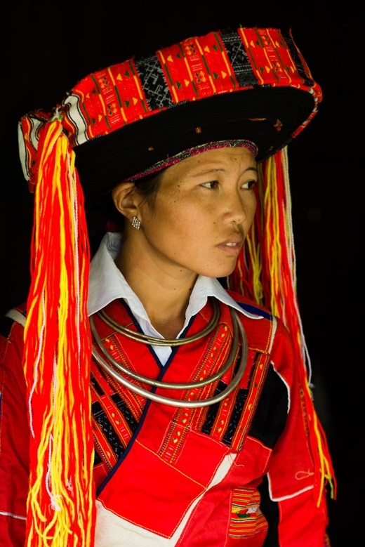 Họ cần 30 phút để đội được chiếc mũ cầu kì này. (Ảnh: Rehahn)