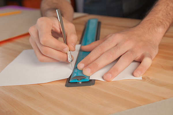 RGB.vn_Cutting Edge Ruler - Aaron Saxton