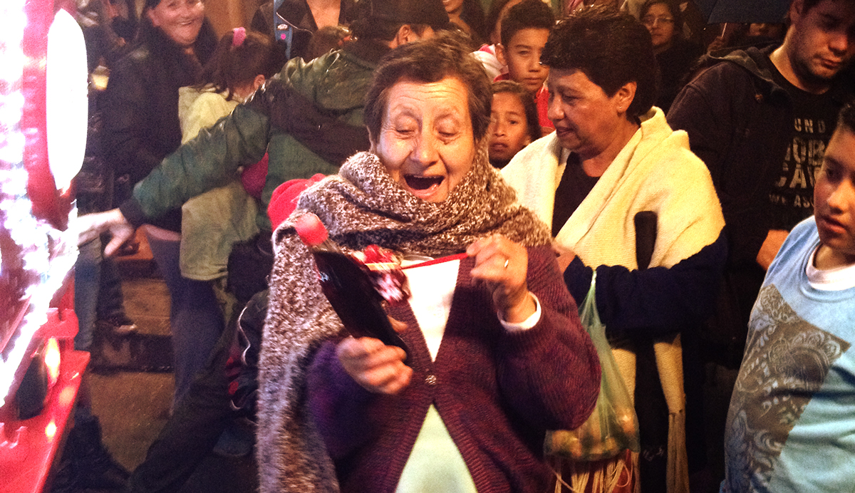 rgb_creative_cocacola_magic_bow_03