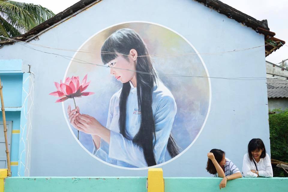 bat-ngo-xuat-hien-lang-chai-co-tich-ven-bien-dau-tien-tai-viet-nam-04