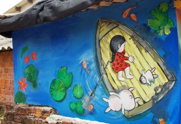 bat-ngo-xuat-hien-lang-chai-co-tich-ven-bien-dau-tien-tai-viet-nam-06