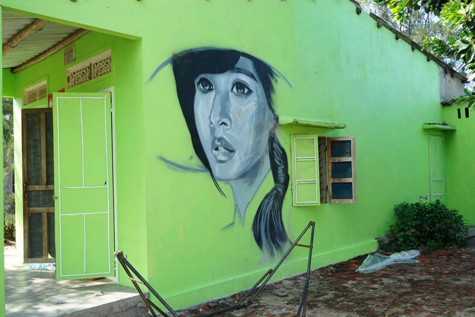 bat-ngo-xuat-hien-lang-chai-co-tich-ven-bien-dau-tien-tai-viet-nam-11