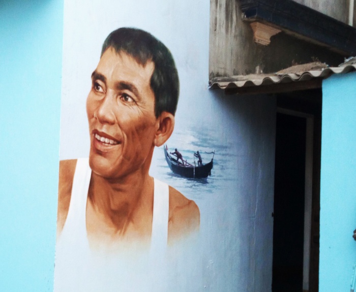 bat-ngo-xuat-hien-lang-chai-co-tich-ven-bien-dau-tien-tai-viet-nam-13