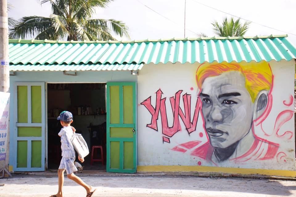 bat-ngo-xuat-hien-lang-chai-co-tich-ven-bien-dau-tien-tai-viet-nam-16