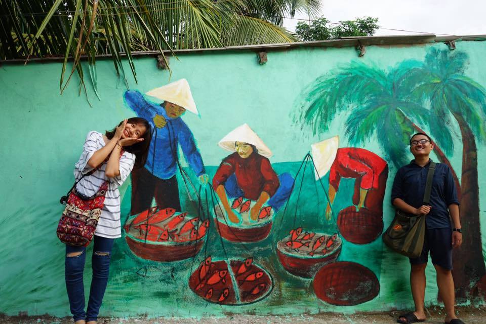 bat-ngo-xuat-hien-lang-chai-co-tich-ven-bien-dau-tien-tai-viet-nam-17