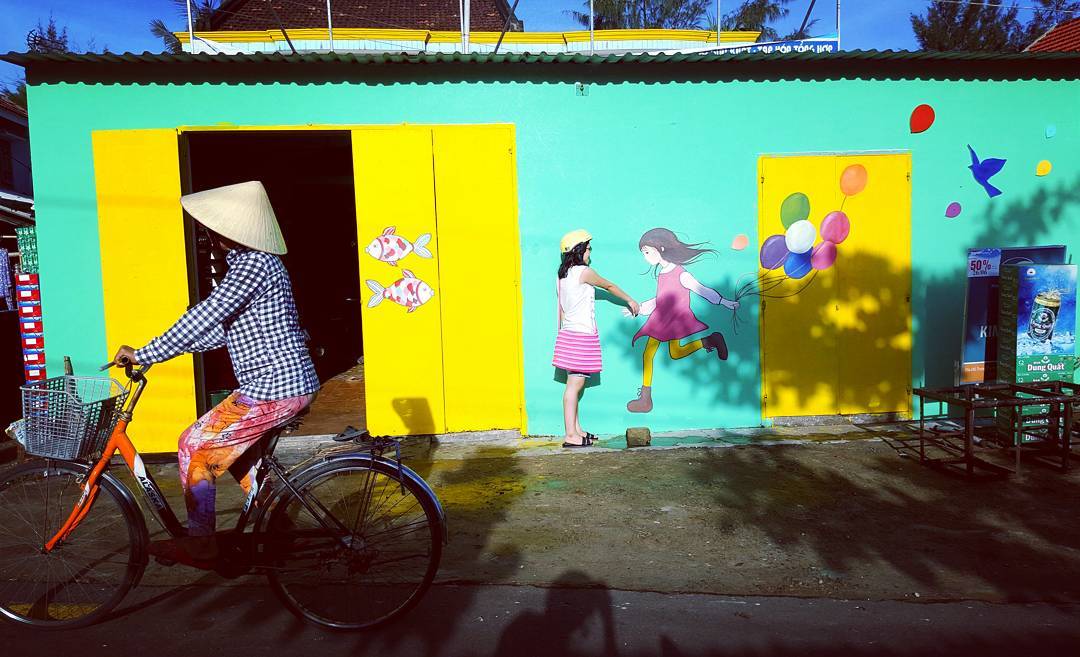 bat-ngo-xuat-hien-lang-chai-co-tich-ven-bien-dau-tien-tai-viet-nam-22