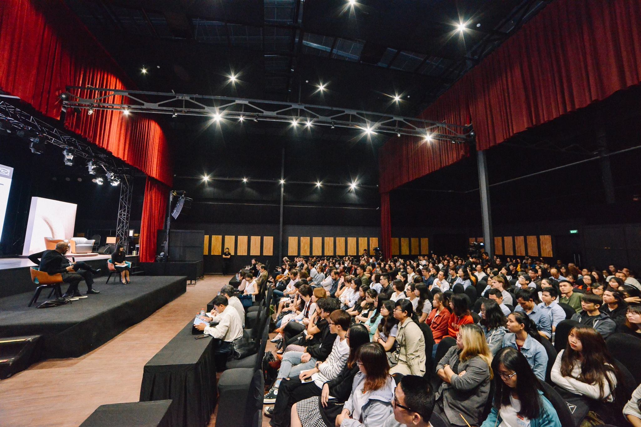 rgb_creative_design_talk_poltrona-frau_stuhl-ginger-und-tisch-palio_04