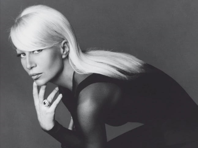 Nhà thiết kế thời trang Donatella Versace