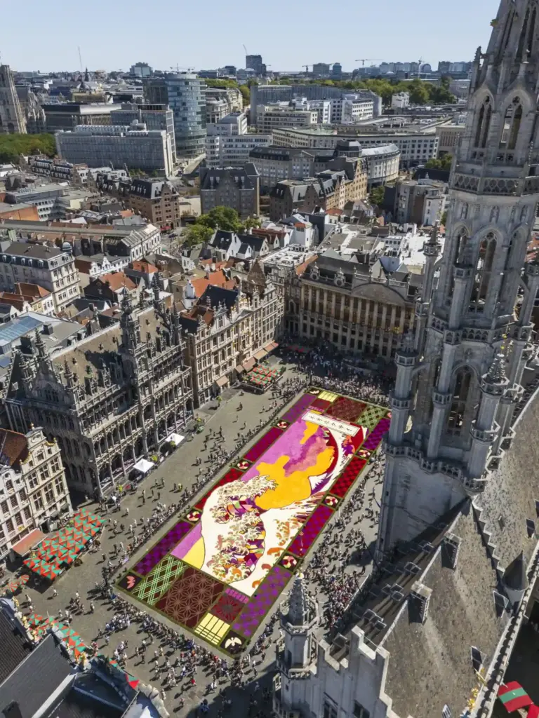Brussels tái hiện kiệt tác “Sóng lừng ngoài khơi Kanagawa” bằng 750.000 bông thược dược 