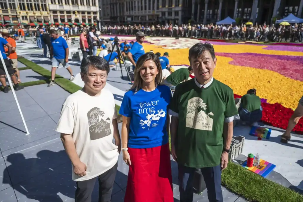 Brussels tái hiện kiệt tác “Sóng lừng ngoài khơi Kanagawa” bằng 750.000 bông thược dược 