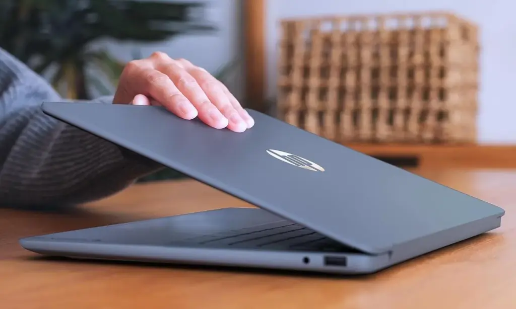 Laptop HP OmniBook 3 OLED giá rẻ trở thành đối thủ đáng chú ý của MacBook Neo với thời lượng pin ấn tượng