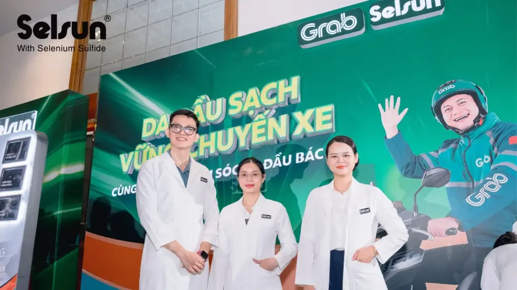 Selsun đồng hành cùng Grab "chăm sóc da đầu cộng đồng", mang hoạt động "Da đầu sạch, Vững chuyến xe" đến hơn 7.000 bác tài công nghệ
