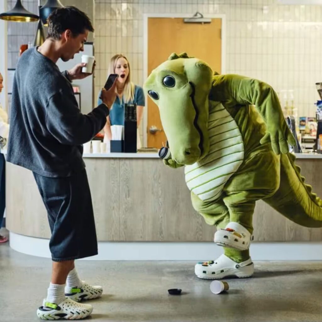 Crocs chính thức ra mắt mascot cá sấu Niles - linh vật đầu tiên của thương hiệu