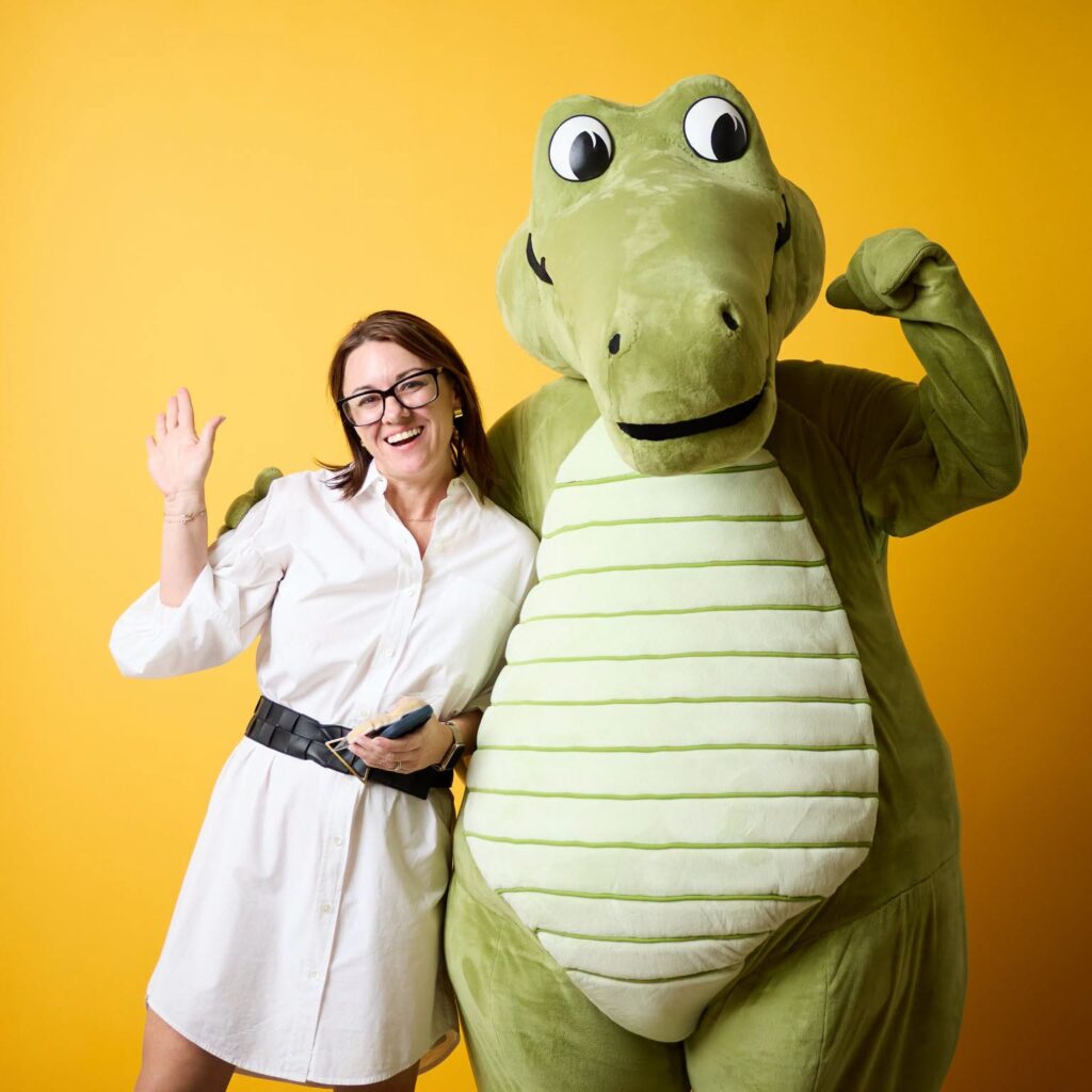 Crocs chính thức ra mắt mascot cá sấu Niles - linh vật đầu tiên của thương hiệu