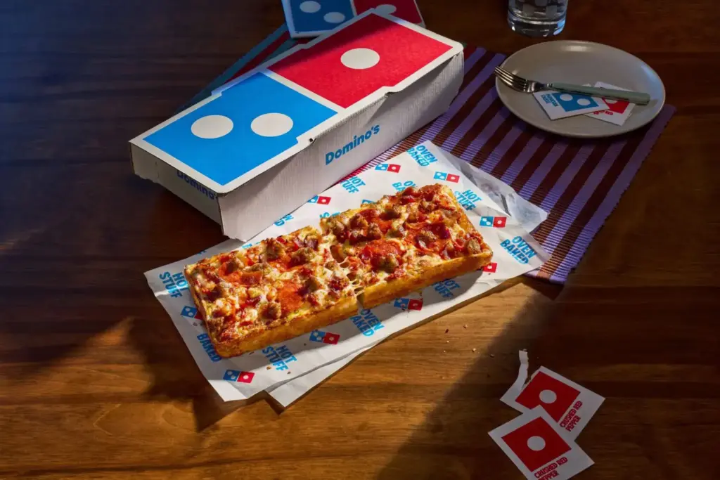 Domino’s ra mắt chiếc pizza chữ nhật lấy cảm hứng từ chính logo của mình