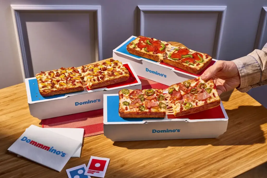 Domino’s ra mắt chiếc pizza chữ nhật lấy cảm hứng từ chính logo của mình