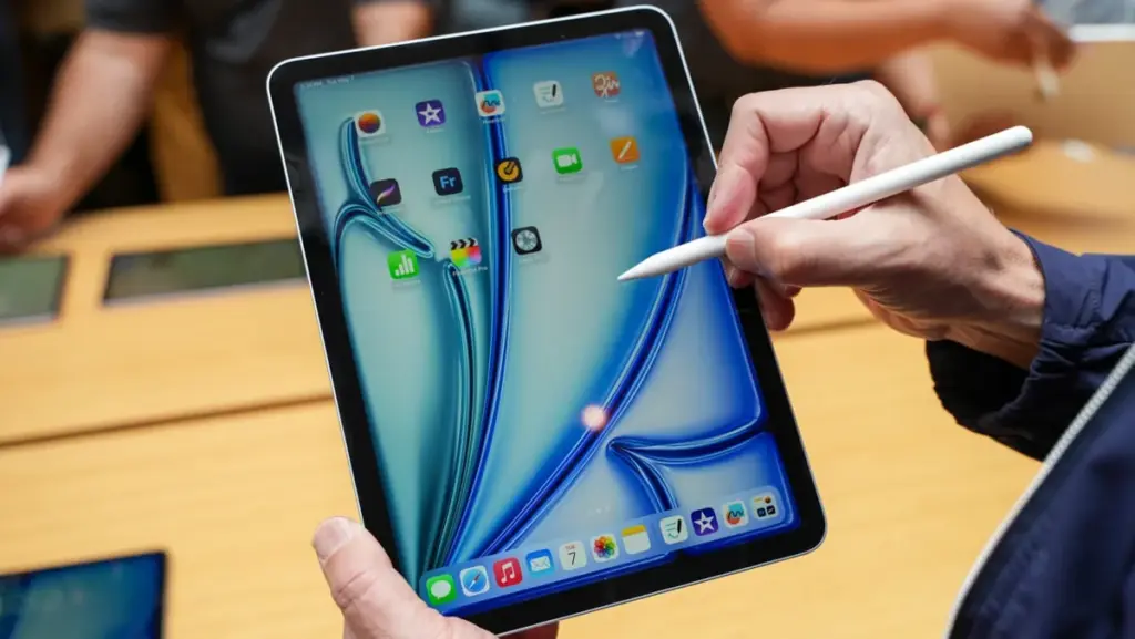 Wacom MovinkPad Pro 14 vs iPad Air: Đâu là chiếc tablet tốt cho artist vẽ kỹ thuật số?