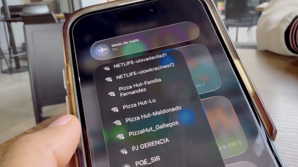 Chiến dịch Slice the Signal: Pizza Hut biến Wi-Fi quanh cửa hàng đối thủ thành quảng cáo “0 đồng”