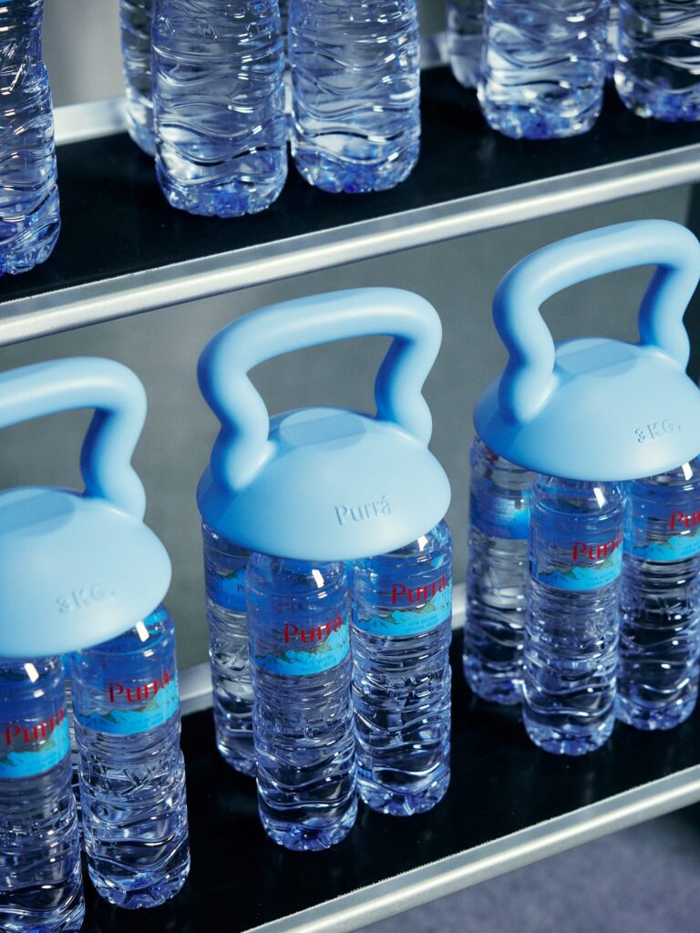 Thương hiệu Purra biến chai nước khoáng thành tạ tập luyện tại giải đấu fitness HYROX Bangkok - màn marketing viral mạng xã hội