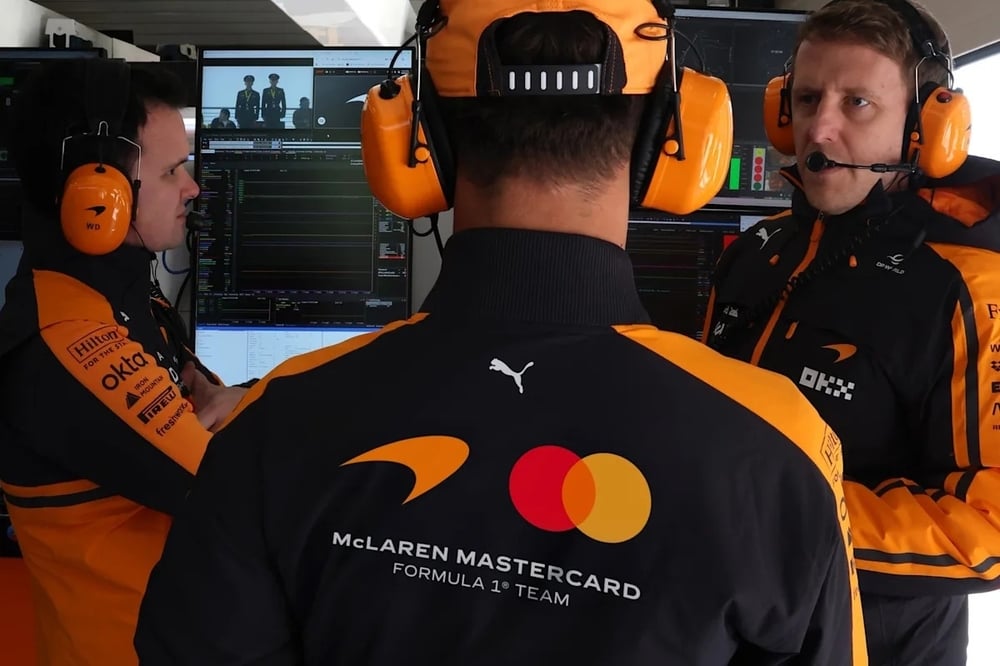 McLaren đổi logo mới, đưa dấu ấn từ gara gia đình Bruce McLaren trở lại nhận diện