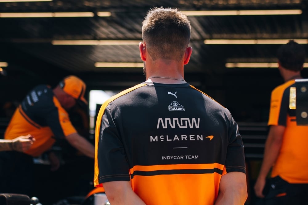McLaren đổi logo mới, đưa dấu ấn từ gara gia đình Bruce McLaren trở lại nhận diện