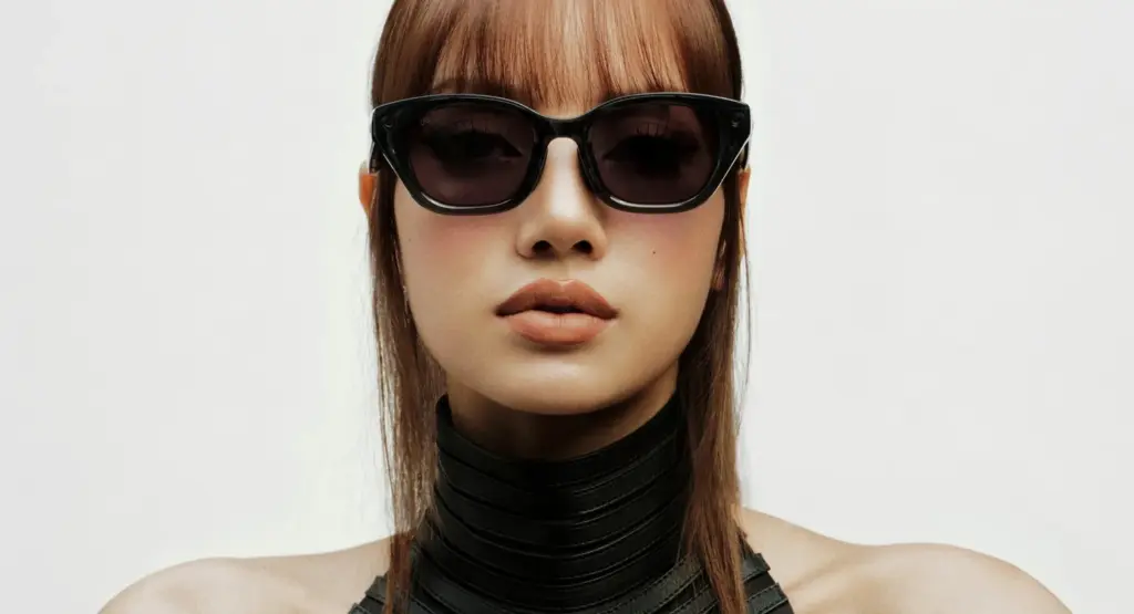 Meta ra mắt kính thông minh do LISA (BLACKPINK) thiết kế