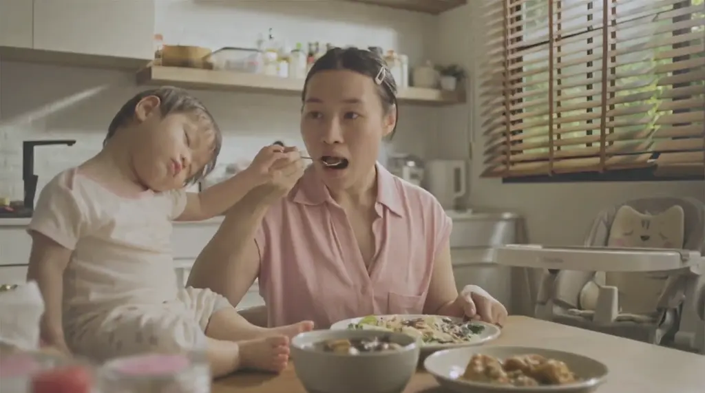 Quảng cáo Thái Lan: Bepanthen để những em bé đang ngủ “chăm sóc lại mẹ” trong chiến dịch “Mom’s Golden Time”