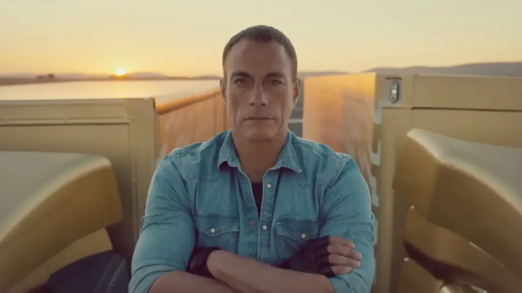 Hãng xe Trung Quốc “Parody” quảng cáo Volvo, tái hiện màn xoạc chân huyền thoại của Jean-Claude Van Damme