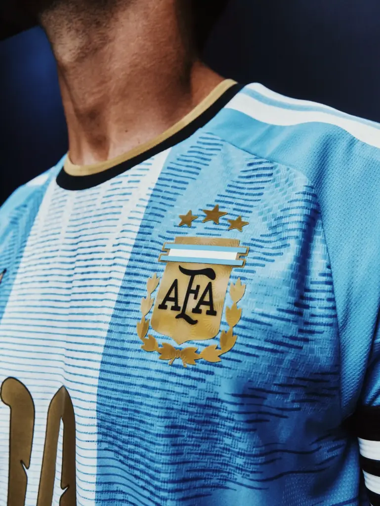 adidas tôn vinh sự nghiệp của Lionel Messi cùng tuyển Argentina bằng mẫu áo đấu phiên bản đặc biệt trước trận đấu quốc tế cuối cùng