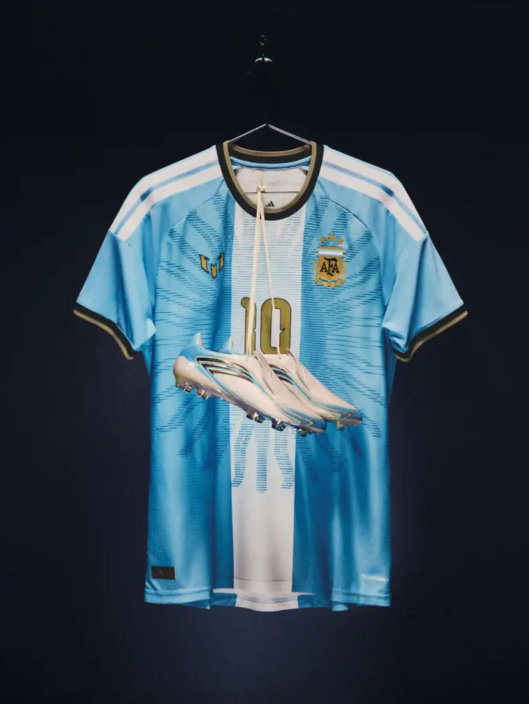 adidas tôn vinh sự nghiệp của Lionel Messi cùng tuyển Argentina bằng mẫu áo đấu phiên bản đặc biệt trước trận đấu quốc tế cuối cùng