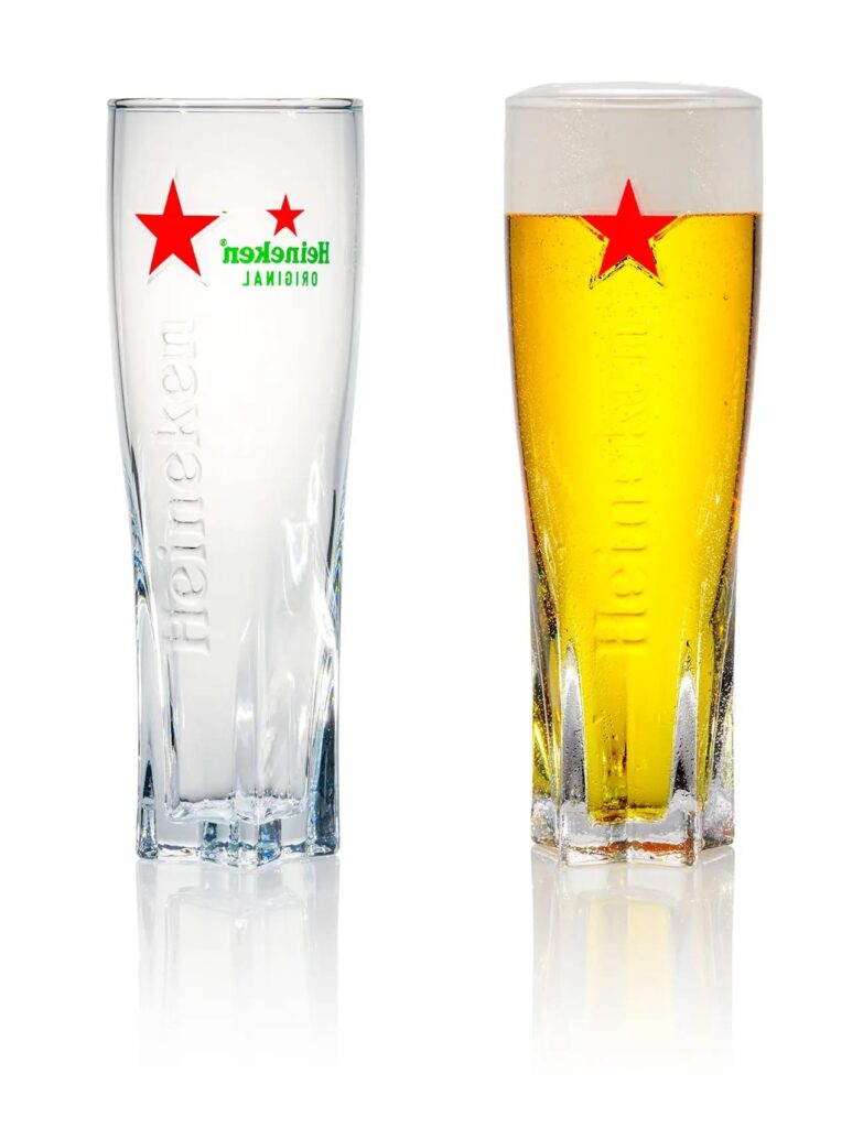 Heineken thiết kế lại chiếc ly biểu tượng để lưu dấu ngôi sao trên bàn