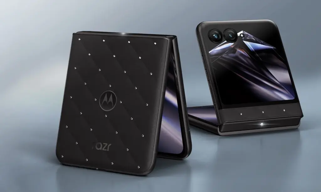 Motorola Razr 2026 khoác lên mình 35 viên pha lê Swarovski lấp lánh