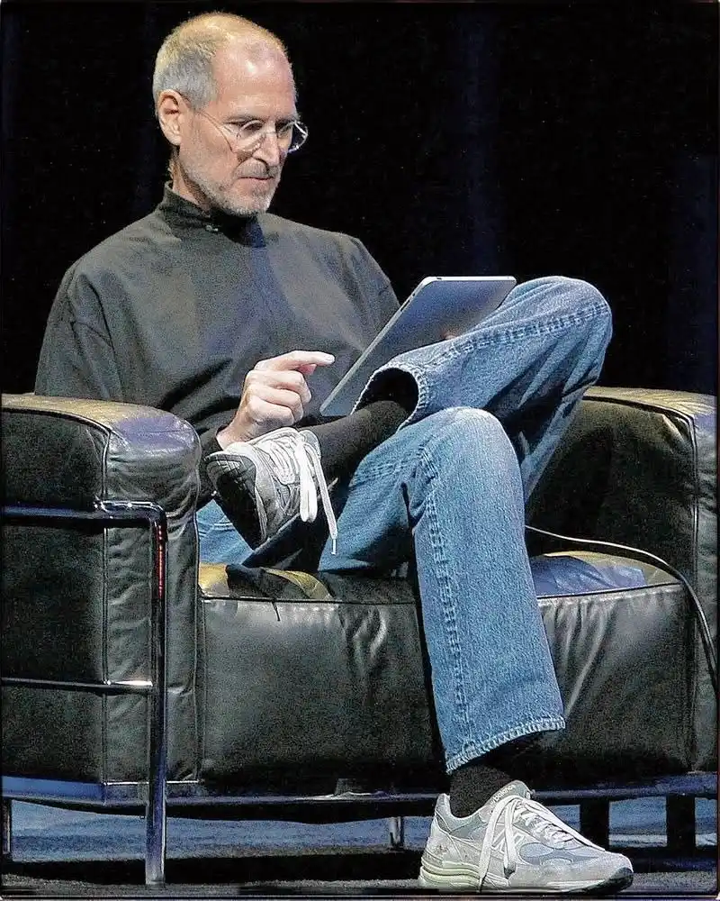 New Balance tái hiện hình ảnh Steve Jobs trong một màn tri ân đầy tinh tế