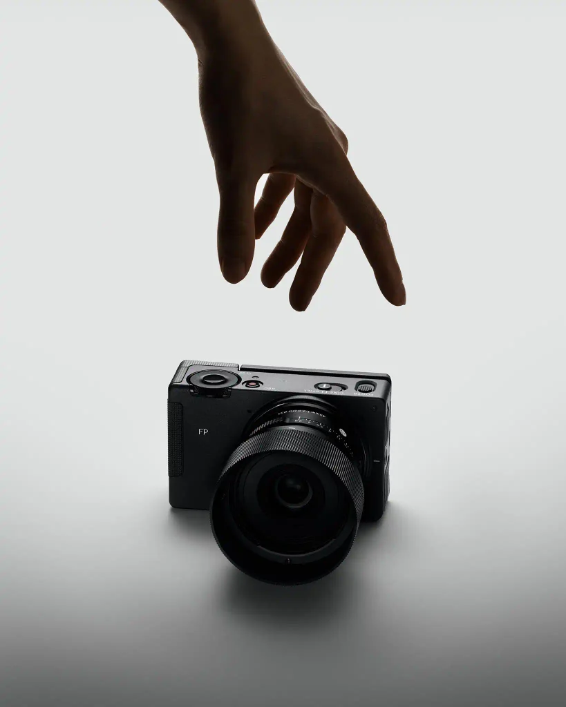 Sigma FP2: Máy ảnh full-frame nhỏ nhất thế giới dành cho nhiếp ảnh gia và nhà làm phim