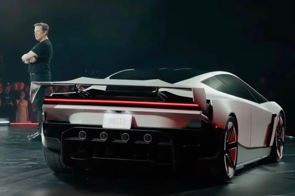 "Xe bay" của Tesla khiến cả thế giới sửng sốt trong màn ra mắt Roadster đầy điên rồ và ngoạn mục